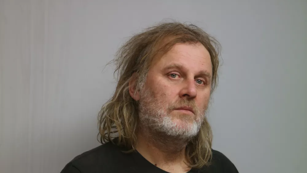 .- 27.01.2017 - Borut Mehle, novinar  - Dnevnik 2017 - portret za komentarje in kolumne - kolumnisti - novinarji //FOTO: Luka Cjuha. / Foto: Luka Cjuha