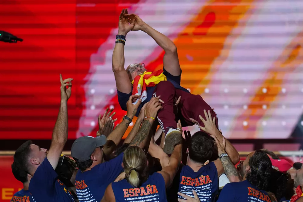 Spain's head football coach, Luis de la Fuente, is carried aloft by his players during celebrations at Cibeles Square in Madrid on Monday, July 20, 2026, after Spain defeated Argentina in the World Cup final in East Rutherford, N.J., near New York. (AP Photo/Manu Fernandez)
