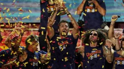 Soccer Football - FIFA World Cup 2026 - Spain Victory Parade - Madrid, Spain - July 20, 2026 Spain's Rodri celebrates with the World Cup trophy and teammates on stage at Cibeles Square in Madrid after the victory parade as fans gather to celebrate winning the World Cup REUTERS/Ana Beltran