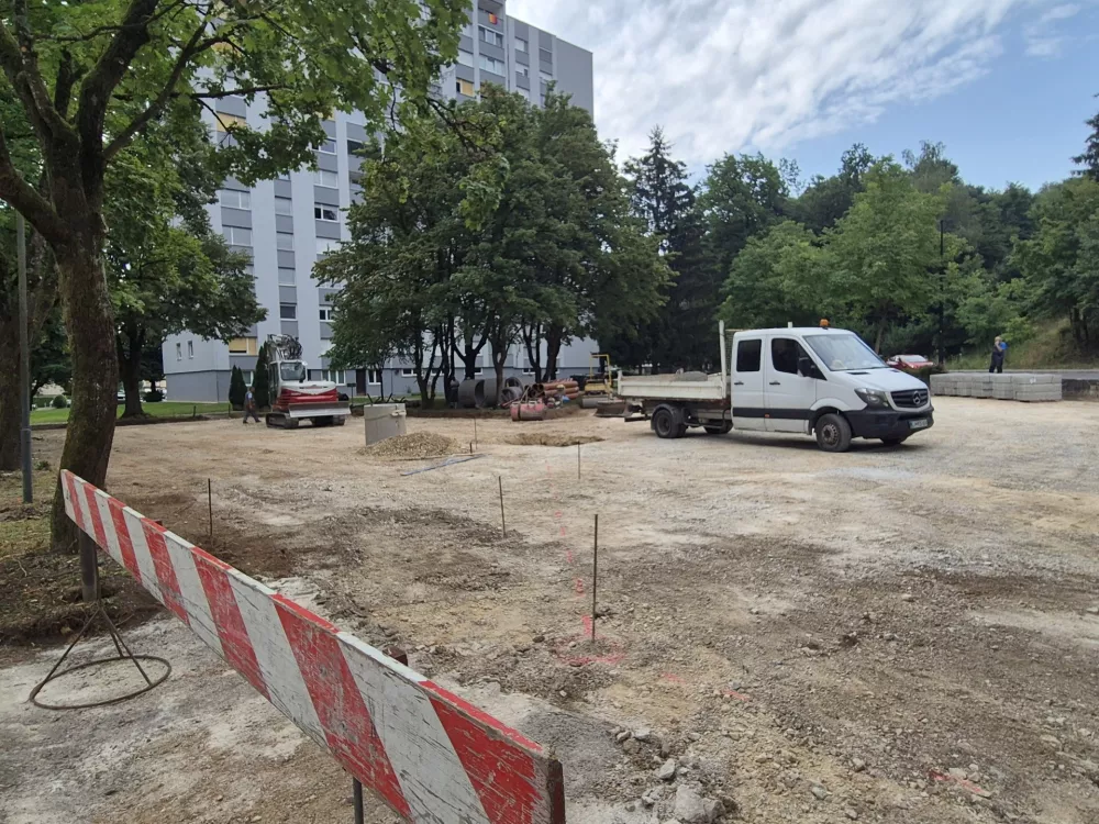 Bilečanska, prenova makadamskega parkiri&scaron;ča