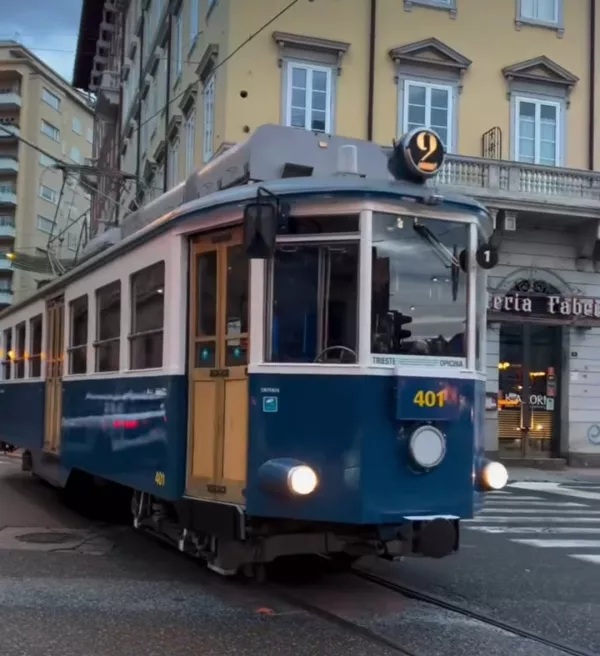 V Trst ponovno pelje openski tramvaj. F AGK