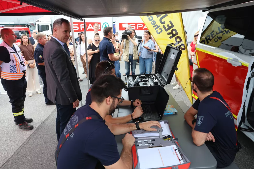 Požar v Sparu: Ena največjih intervencij v Ljubljani prinesla novo orodje za gasilce