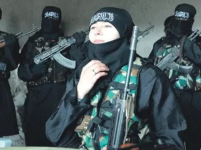 Sabina Selimović, ISIS, ISILSabina Selimović iz Dunaja je po 15-ih letih pobegnila v Sirijo in se priključila ISIS-u, kjer je bila dvakrat poročena in rodila dva otroka. Pogre&scaron;ana je od leta 2019.