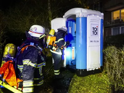 Prenosno strani&scaron;če, gasilci. Foto: Profimedia