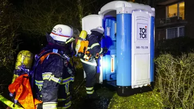 Prenosno strani&scaron;če, gasilci. Foto: Profimedia
