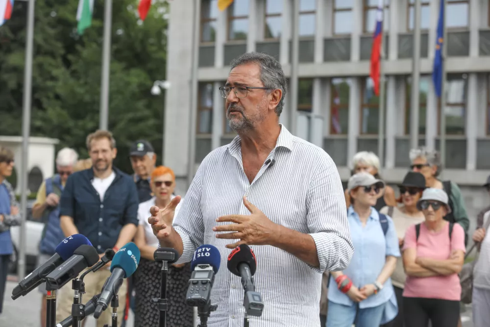 O čem bomo odločali na referendumu oziroma v "vojni za demokracijo"