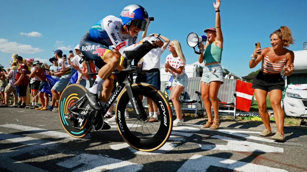 Cycling - Tour de France - Stage 16 - Evian-les-Bains - Thonon-les-Bains - Evian-les-Bains, France - July 21, 2026 Red Bull - BORA - hansgrohe's Florian Lipowitz in action during stage 16 individual time-trial REUTERS/Stephanie Lecocq