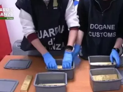Zaseženo zlato na letali&scaron;ču v Rimu. Foto: italijanska policija