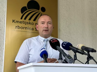 Ljubljana, KGZS.Izjava za medije Kmetijsko gozdarske zbornice Slovenije ob vnovicnem povisanju cen kmetijske nafte.Predsednik KGZS Joze Podgorsek.