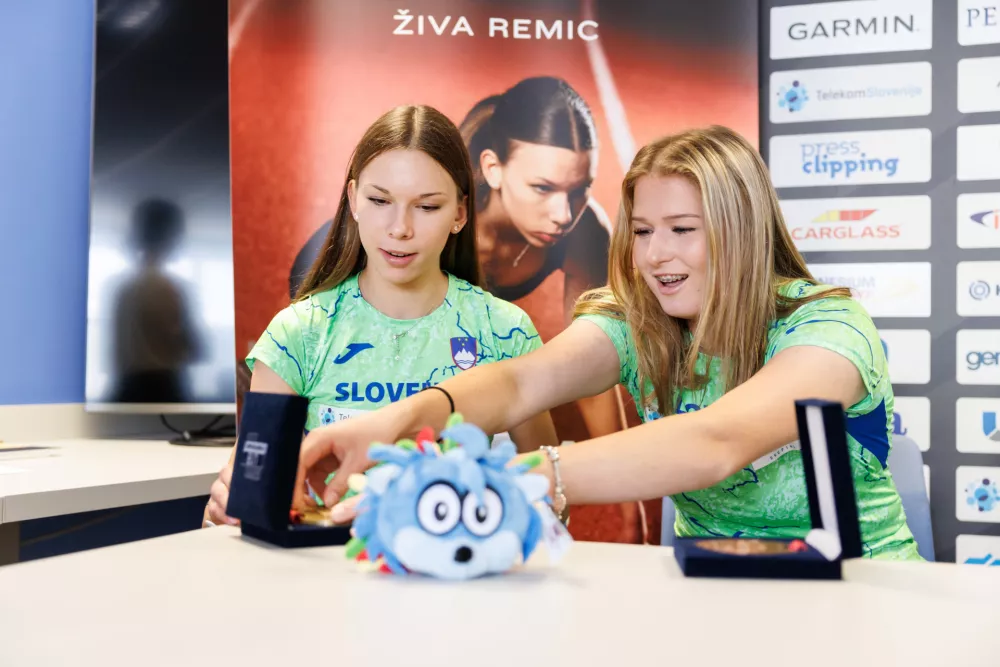 Sencur, AZS Garmin.Sprejem slovenske atletske reprezentance po nastopu na evropskem prvenstvu do 18 let v italijanskem Rietiju.Atletinja Ziva Remic.