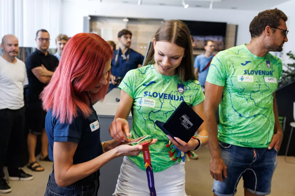 Sencur, AZS Garmin.Sprejem slovenske atletske reprezentance po nastopu na evropskem prvenstvu do 18 let v italijanskem Rietiju.Atletinja Ziva Remic.