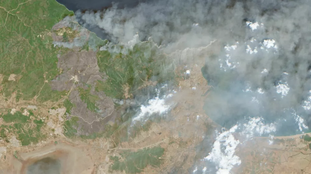 A satellite image shows smoke from wildfires in northeast Algeria, July 21, 2026. European Union/Copernicus Sentinel-2/Handout via REUTERS  THIS IMAGE HAS BEEN SUPPLIED BY A THIRD PARTY MANDATORY CREDIT