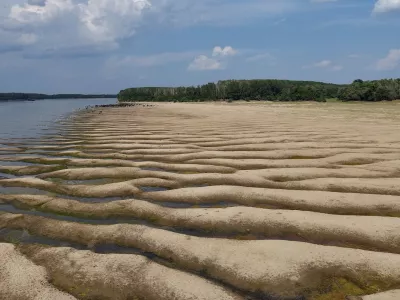 Sand dunes after Danube river's level fell substantialy, near Calarasi, Romania, July 18, 2026. Inquam Photos/Ovidiu Micsik via REUTERS ATTENTION EDITORS - THIS IMAGE WAS PROVIDED BY A THIRD PARTY. ROMANIA OUT. NO COMMERCIAL OR EDITORIAL SALES IN ROMANIA