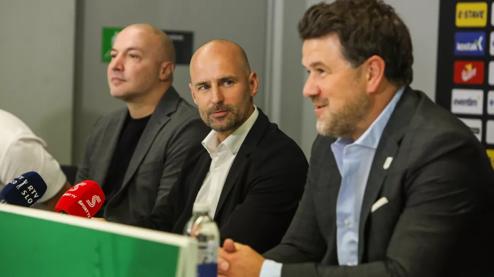 - Igor Bari&scaron;ić, direktor,- Miha Brečko, trener Olimpije,- Necat Ayg&uuml;n, &scaron;portni direktor,- 12.06.2026. - Predstavitev novega trenerja NK Olimpija Miha Brečka.FOTO: Bojan Velikonja