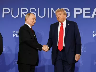 FILE PHOTO: U.S. President Donald Trump and Russian President Vladimir Putin shake hands during a press conference following their meeting to negotiate an end to the war in Ukraine, at Joint Base Elmendorf-Richardson, in Anchorage, Alaska, U.S., August 15, 2025. REUTERS/Kevin Lamarque/File Photo