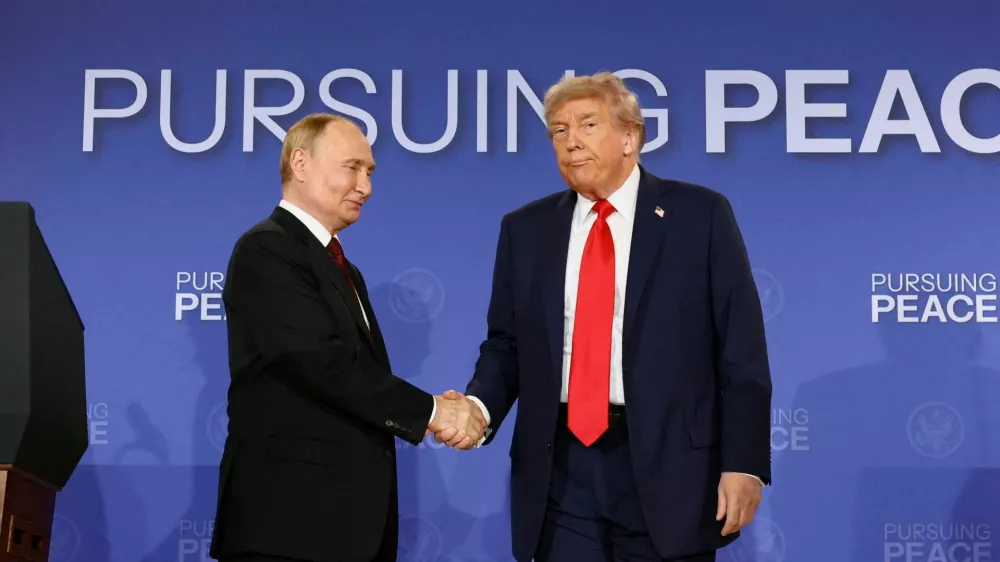 FILE PHOTO: U.S. President Donald Trump and Russian President Vladimir Putin shake hands during a press conference following their meeting to negotiate an end to the war in Ukraine, at Joint Base Elmendorf-Richardson, in Anchorage, Alaska, U.S., August 15, 2025. REUTERS/Kevin Lamarque/File Photo
