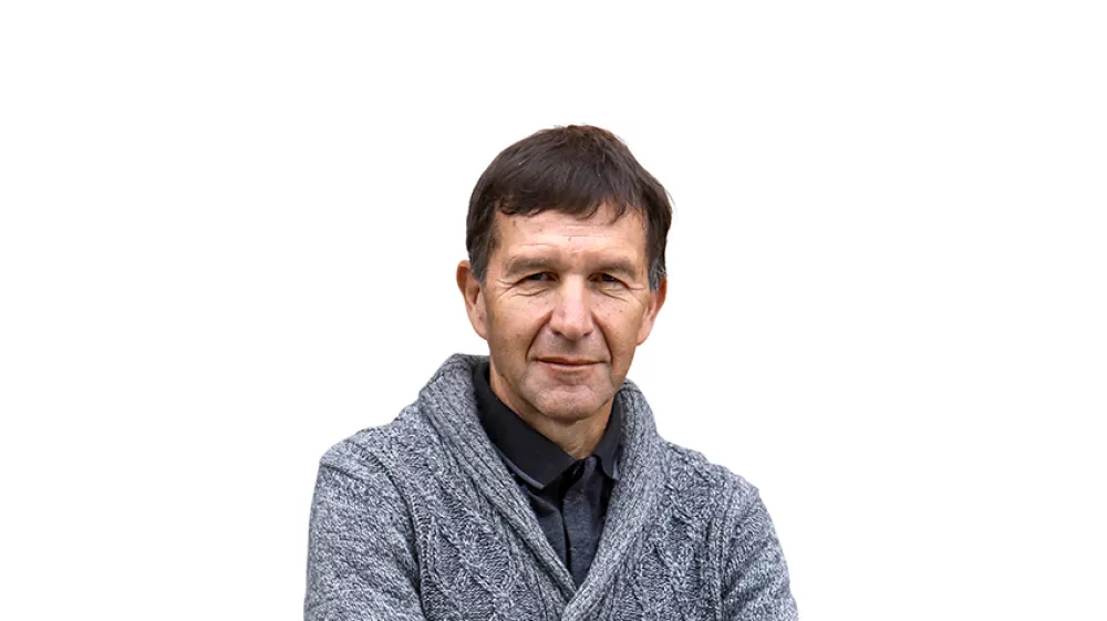 samo za ONLINE, Bogdan Bi&scaron;čak, politični analitik, biv&scaron;i politik strank LDS in Zares.//FOTO: Bojan Velikonja