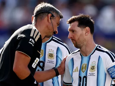 Soccer Football - FIFA World Cup 2026 - Final - Spain v Argentina - New York/New Jersey Stadium, East Rutherford, New Jersey, U.S. - July 19, 2026 Argentina's Lionel Messi remonstrates with referee Slavko Vincic REUTERS/Lee Smith