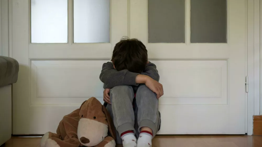 2PPHXA6 view of a child victim of child abuse in his room