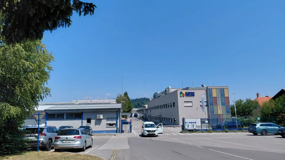 V hudi vročini v dolgih rokavih in hlačah: &raquo;Po nekaj minutah smo popolnoma izčrpani&laquo;