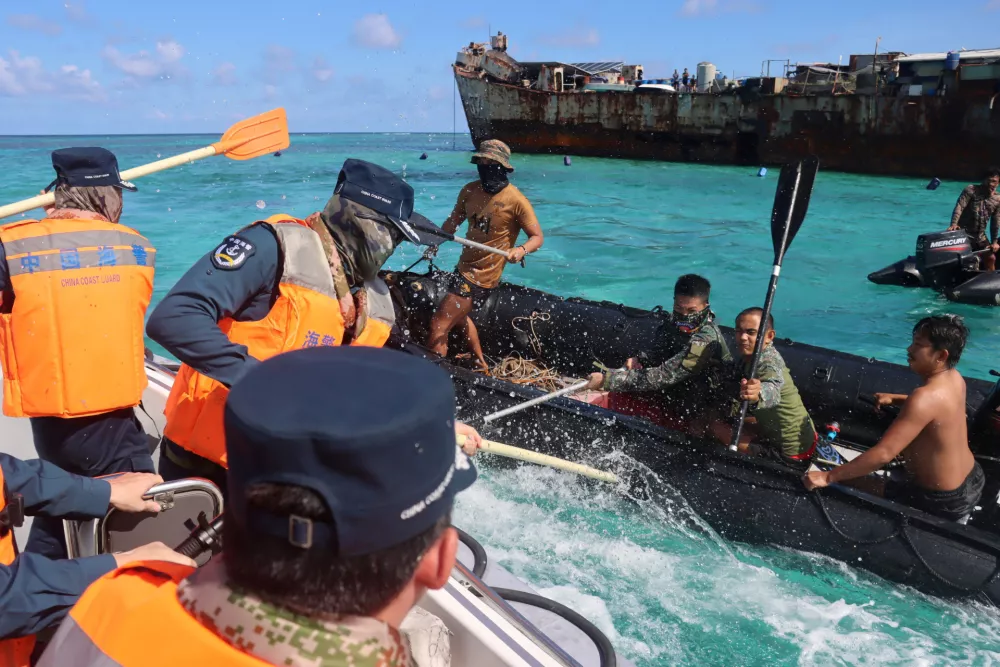 Philippine Navy personnel and China Coast Guard personnel clash near a grounded Philippine warship at Second Thomas Shoal, in the South China Sea, July 20, 2026. cnsphoto via REUTERS ATTENTION EDITORS - THIS IMAGE WAS PROVIDED BY A THIRD PARTY. CHINA OUT.  TPX IMAGES OF THE DAY