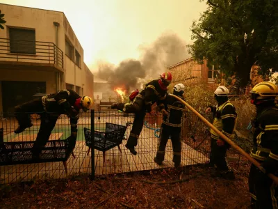 Firefighters work to extinguish flames during a wildfire in Lege-Cap-Ferret in the Gironde department, amongst worsening drought conditions following a heatwave and water shortages across much of France, July 24, 2026. REUTERS/Stephane Mahe