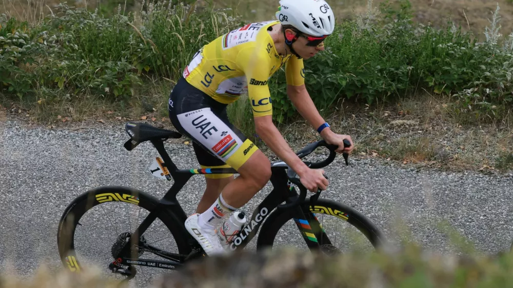 Cycling - Tour de France - Stage 20 - Le Bourg d'Oisans to Alpe d'Huez - Le Bourg d'Oisans, France - July 25, 2026 UAE Team Emirates XRG's Tadej Pogacar wearing the yellow jersey in action during stage 20 REUTERS/Stephanie Lecocq