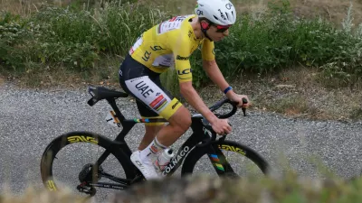 Cycling - Tour de France - Stage 20 - Le Bourg d'Oisans to Alpe d'Huez - Le Bourg d'Oisans, France - July 25, 2026 UAE Team Emirates XRG's Tadej Pogacar wearing the yellow jersey in action during stage 20 REUTERS/Stephanie Lecocq