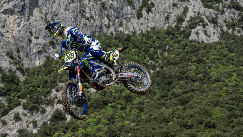 Tim Gajser je v Italiji nastopal v barvah znanega italijanskega motorista. Foto: Yamaha