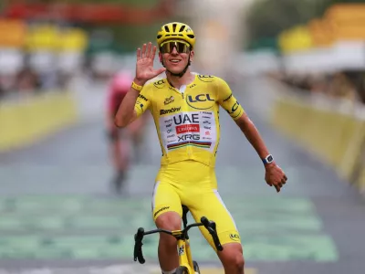 Cycling - Tour de France - Stage 21 - Paris, France - July 26, 2026 UAE Team Emirates XRG's Tadej Pogacar wearing the yellow jersey celebrates after completing stage 21 REUTERS/Stephanie Lecocq