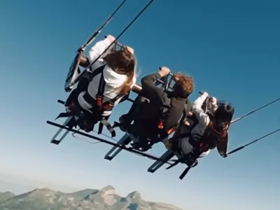 Nad alpskim prepadom odprli orja&scaron;ko gugalnico: občutek, kot da leti&scaron; F IG/@tvgd.ch