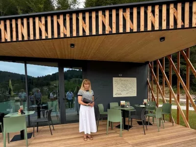 V okviru Družinskega parka Log so uredili nov gostinski paviljon in mrežni poligon med kro&scaron;njami. F MGD&Scaron;