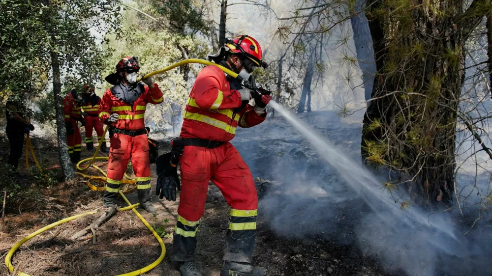 Military Emergencies Unit (UME) put out a wildfire in San Martin de Valdeiglesias, Madrid, Spain July 26, 2026. REUTERS/Ana Beltran