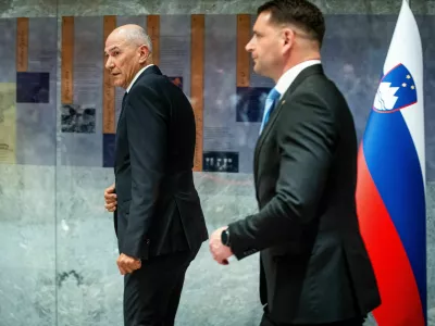 Jan&scaron;evi privzdigujejo vrednoto dela, ob kr&scaron;itvah delavskih pravic pa molčijo