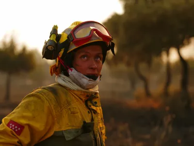 Firefighters battle a wildfire in San Martin de Valdeiglesias, west of Madrid, Spain, Sunday, July 26, 2026. (AP Photo/Manu Fernandez)