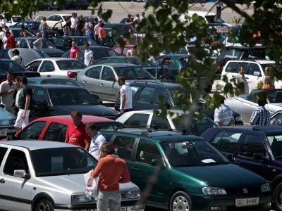 -Avto sejem, Cesta dveh cesarjev, prodaja rabljenih avtomobilov in avto delov//FOTO: Luka CjuhaOPOMBA: ZA OBJAVO V ČASOPISU DNEVNIK