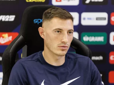 Celje, Stadion Z'dezele.Novinarska konferenca NK Celje pred drugo tekmo drugega kroga kvalifikacij za Ligo prvakov proti KF Egnatia.Vezni igralec NK Celje Mario Kvesic.