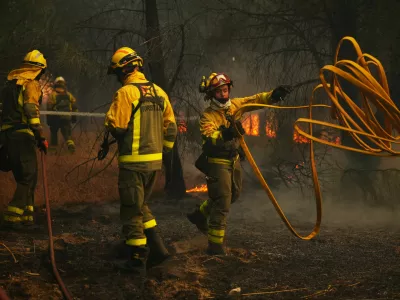 Firefighters battle a wildfire in San Martin de Valdeiglesias, west of Madrid, Spain, Sunday, July 26, 2026. (AP Photo/Manu Fernandez)