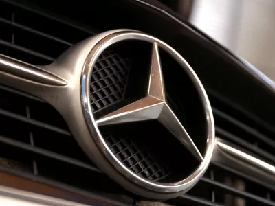 FILE PHOTO: Mercedes-Benz logo is seen in this illustration taken July 28, 2025. REUTERS/Dado Ruvic/Illustration/File Photo