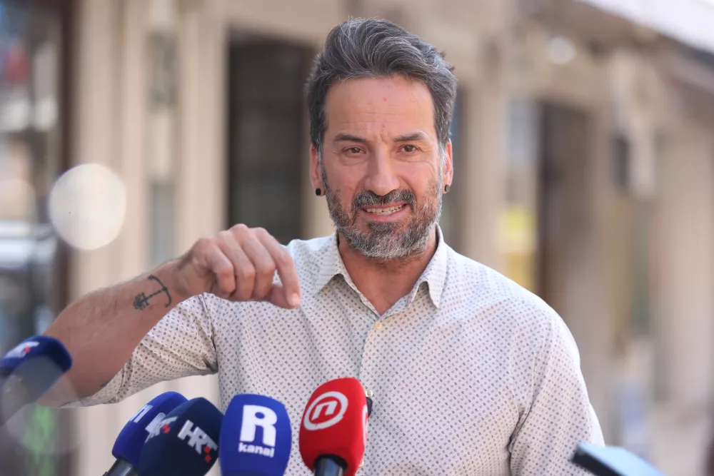 28.7.2026. Rijeka - Konferencija za medije saborskog zastupnika Mosta Marina Miletica. Tema konferencije, tko stiti Hilton u krsenju zakona Republike Hrvatske i poziv gradanima diljem Hrvatske na akciju Photo: Nel Pavletic/PIXSELL