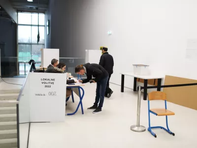 Narobe svet: najprej so odločili, nato bi se posvetovali. &raquo;To je skregano z zdravo pametjo&laquo;