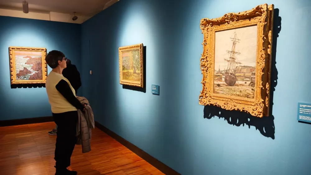 Claude Monet in njegov kot z Nasedlo ladjo v F&eacute;campu v prvi vrsti 