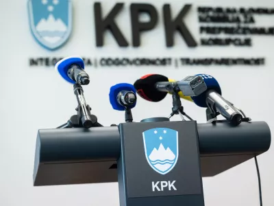 Ljubljana, prostori KPK.Izjava za medije namestnice predsednika Komisije za preprecevanje korupcije (KPK) Tine Divjak v zvezi z zahtevkom za revizijo javnega narocila za nakup helikopterjev.
