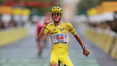 Cycling - Tour de France - Stage 21 - Paris, France - July 26, 2026 UAE Team Emirates XRG's Tadej Pogacar wearing the yellow jersey celebrates after completing stage 21 REUTERS/Stephanie Lecocq