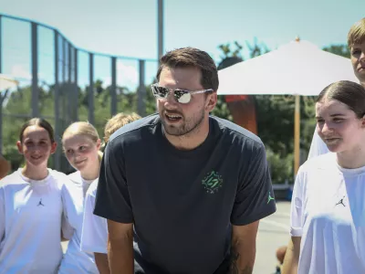 Luka Dončić20.6.2026 - ko&scaron;arkarski turnir the One z Luko Dončičem - ko&scaron;arka&scaron;ko igri&scaron;če pred dvorano StožiceFoto: Luka Cjuha