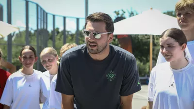 Luka Dončić20.6.2026 - ko&scaron;arkarski turnir the One z Luko Dončičem - ko&scaron;arka&scaron;ko igri&scaron;če pred dvorano StožiceFoto: Luka Cjuha