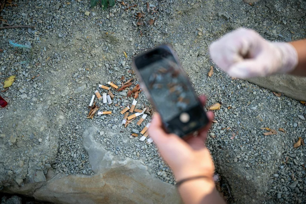 Raziskovalcem bodo pri&scaron;li prav tudi podatki o onesnaženem delu na&scaron;e obale. Foto: Danej Benulič