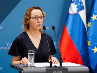 Ljubljana, vlada.Izjava za javnost ministrice za demografijo, druzino in socialne zadeve Mateje Ribic v zvezi s poslovanjem ministrstva.Ministrica Mateja Ribic.