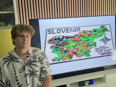 Jan Bertoncelj, lego 3D relief zemljevid slovenije / Foto: Katja Gle&scaron;čič 