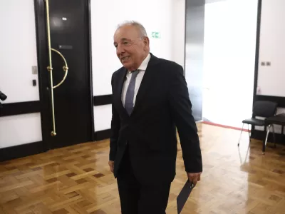 Andrej &Scaron;irceljStrate&scaron;ki svet za gospodarstvo23.7.2026 - konstitutivna seja strate&scaron;kega sveta za gospodarstvo, ki se je bo udeležil tudi predsednik vlade Janez Jan&scaron;a (pred začetkom izjava za medije Jan&scaron;e ter predsednika strate&scaron;kega sveta Marko LotričFoto: Luka Cjuha